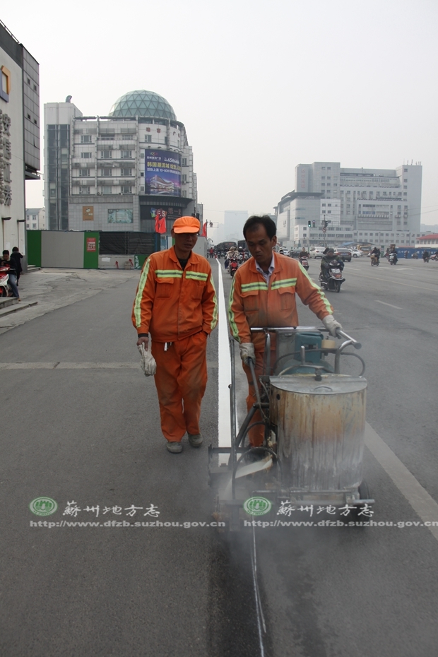 2014年2月26日人民路整治前工人文化宫文庙段 施划交通标志线情况