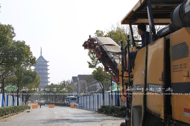 2016年2月29日 平门北寺塔段路面准备施工机械车准备情况