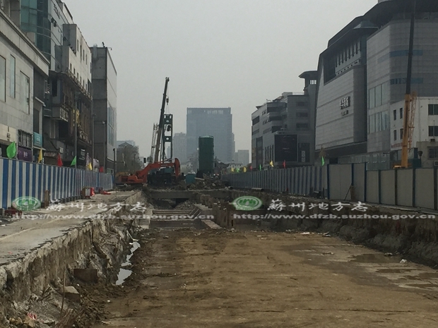 2016年4月9日 人民桥北泰华新市路口 路面开挖回填情况